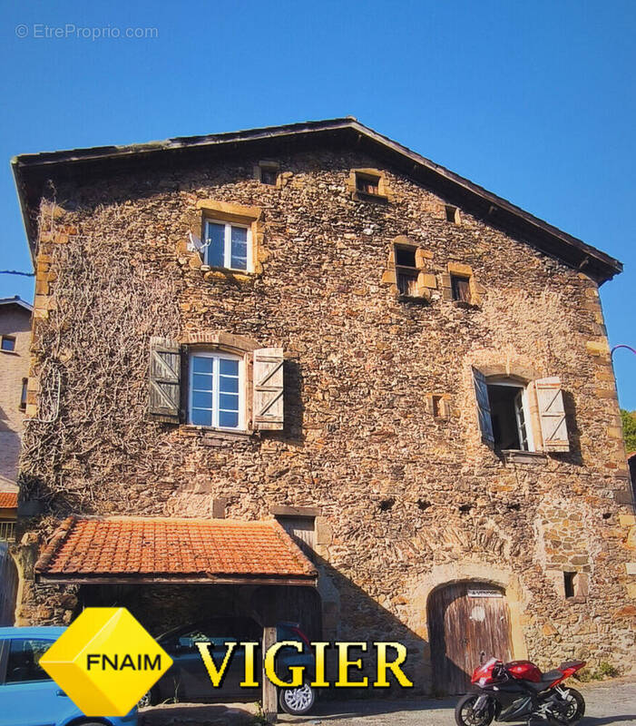 Maison à LIVINHAC-LE-HAUT