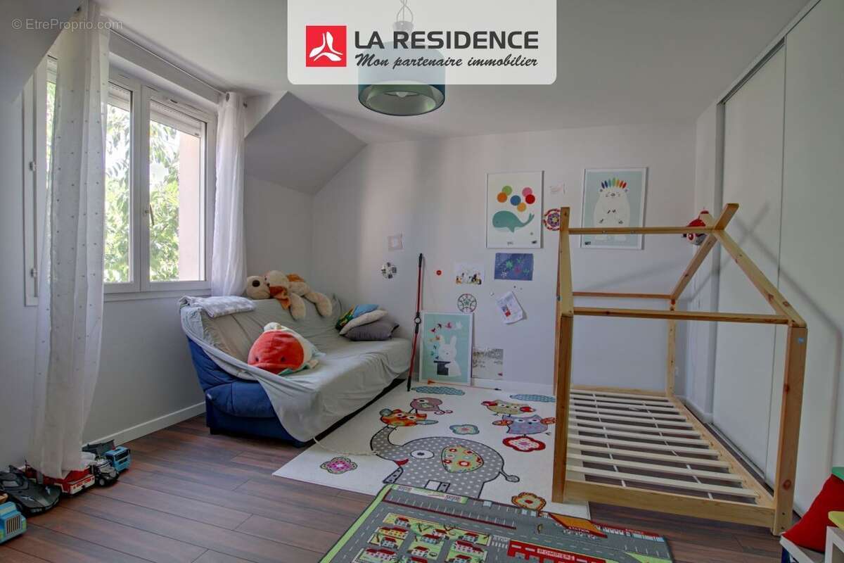 Maison à LE MESNIL-SAINT-DENIS