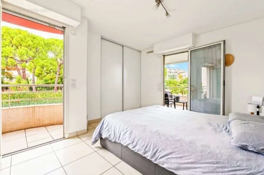 Appartement à SAINT-LAURENT-DU-VAR