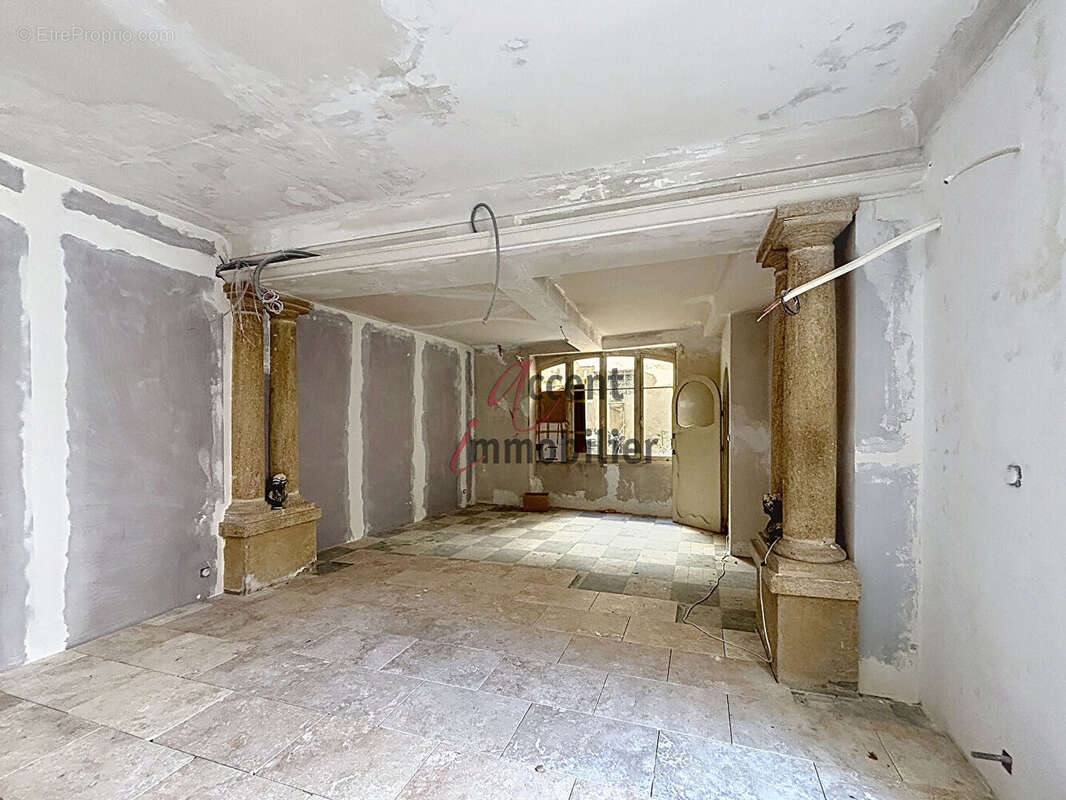 Appartement à L'ISLE-SUR-LA-SORGUE