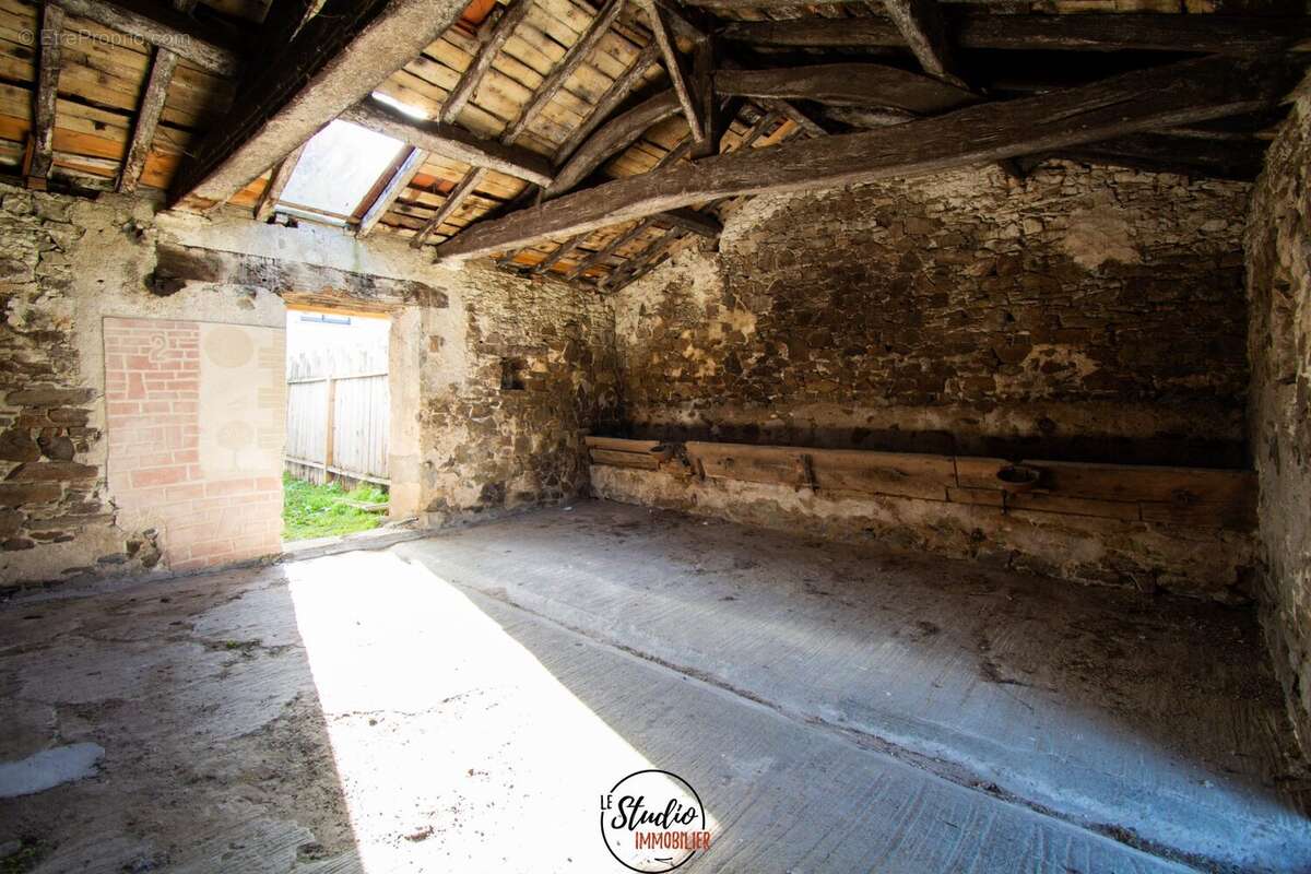 Maison à SAINT-HILAIRE-DE-CHALEONS