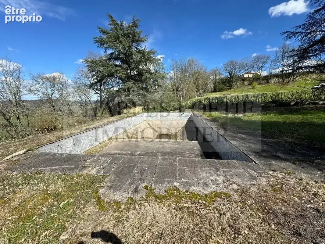 Belle demeure à remettre au goût du jour, nichée dans son parc de plus de 7200 m², avec piscine. - photo 6