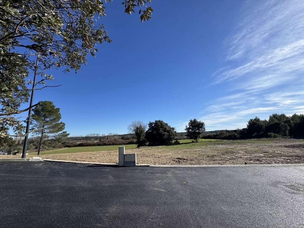 Terrain à SAINT-BAUZILLE-DE-MONTMEL