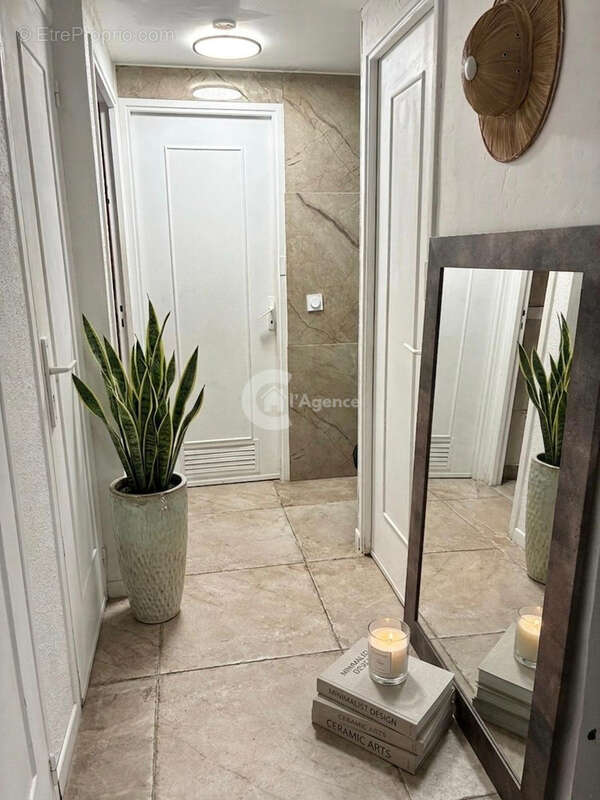 Appartement à VALLAURIS