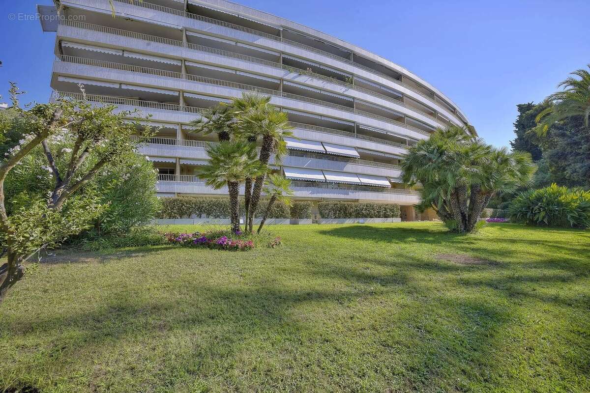 Cannes, Basse Californie - Appartement 4 pièces vue mer  111 m² - photo 11
