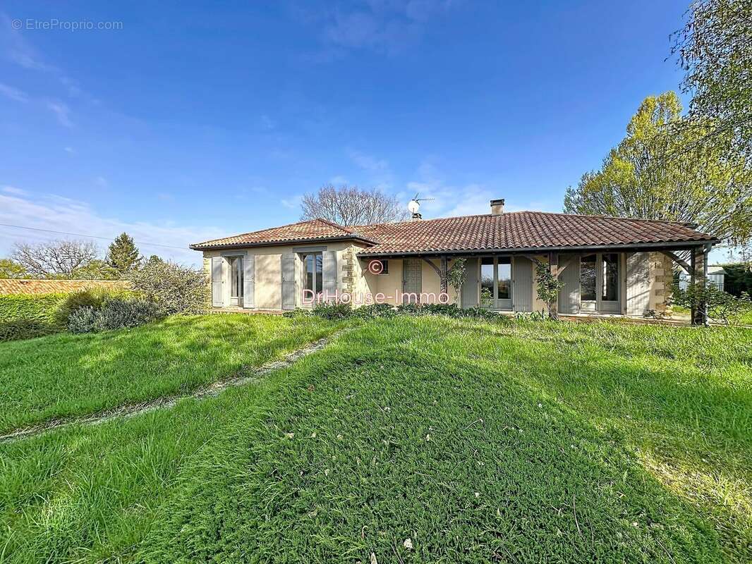 Maison à CHAMPAGNAC-DE-BELAIR