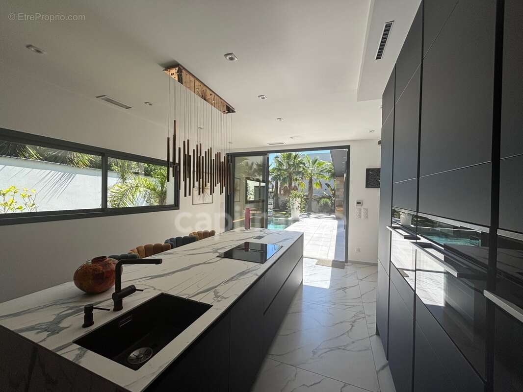 Grau d'agde, villa contemporaine p7 avec double garage, prestations luxueuses proche mer, secteur calme - photo 6