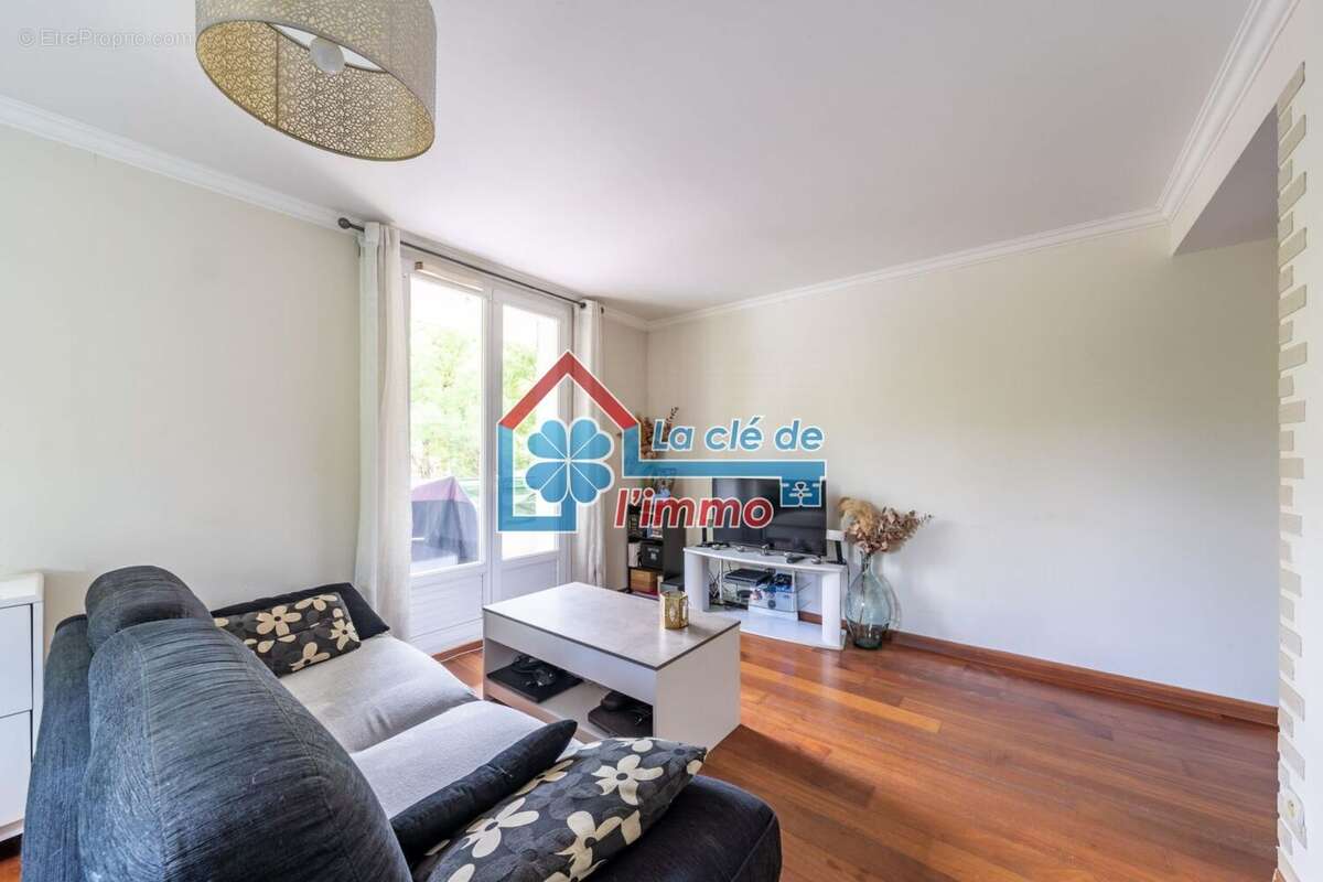 Appartement à SAVIGNY-LE-TEMPLE