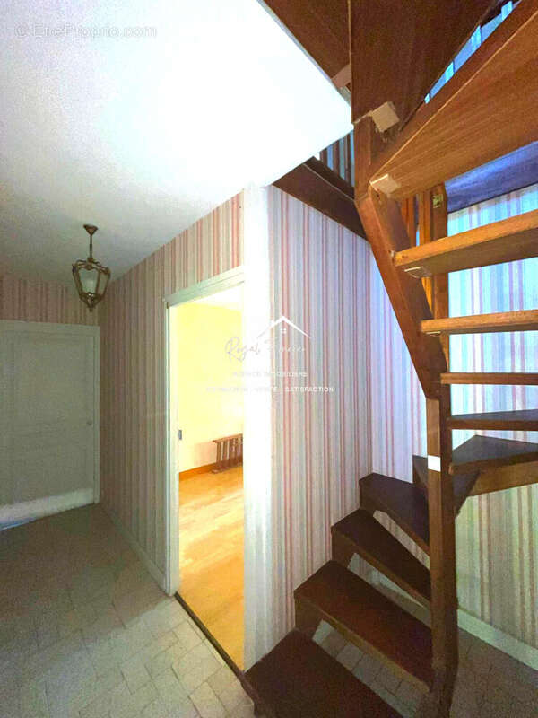 Couloir - Maison à DANGE-SAINT-ROMAIN