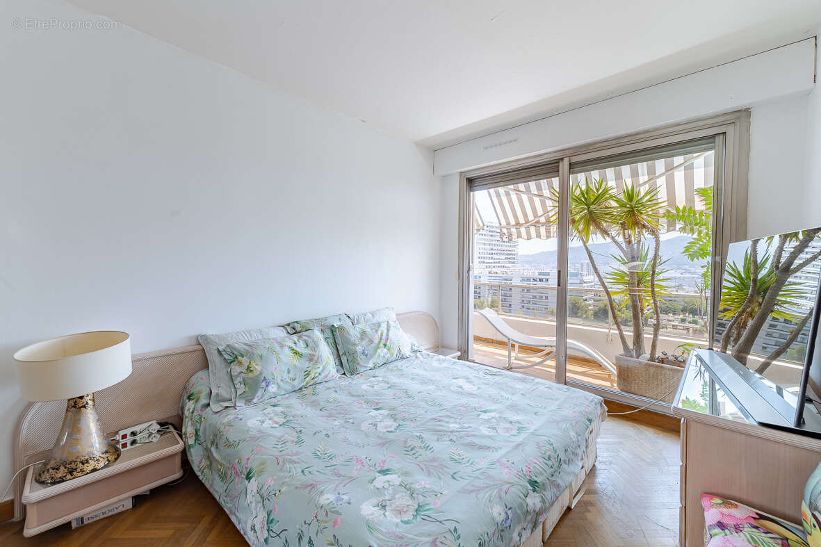 13008 Marseille Bagatelle Appartement dernier étage vue mer. - photo 10