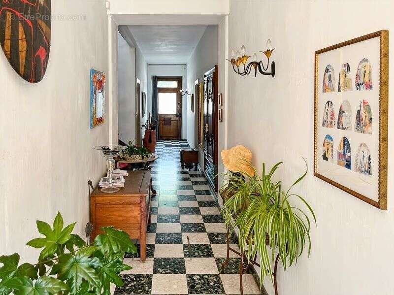Proche du centre ville et des commerces de CONDOM, maison de caractère avec jardin et garage - photo 5
