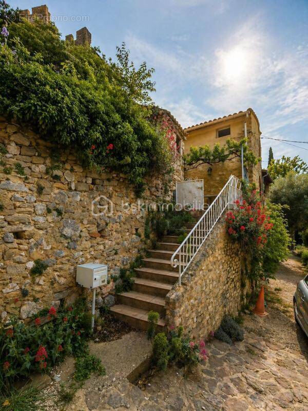 Maison à SAINT-MONTAN