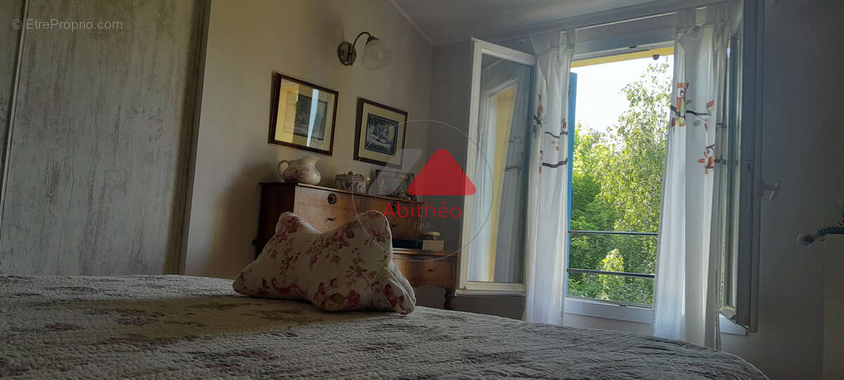 Maison à LARAGNE-MONTEGLIN