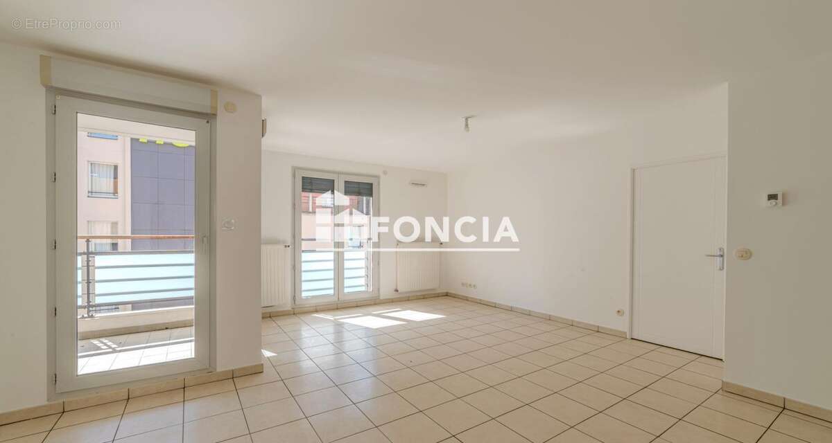 T4 - caluire renove etage eleve - balcon - garage double - photo 4