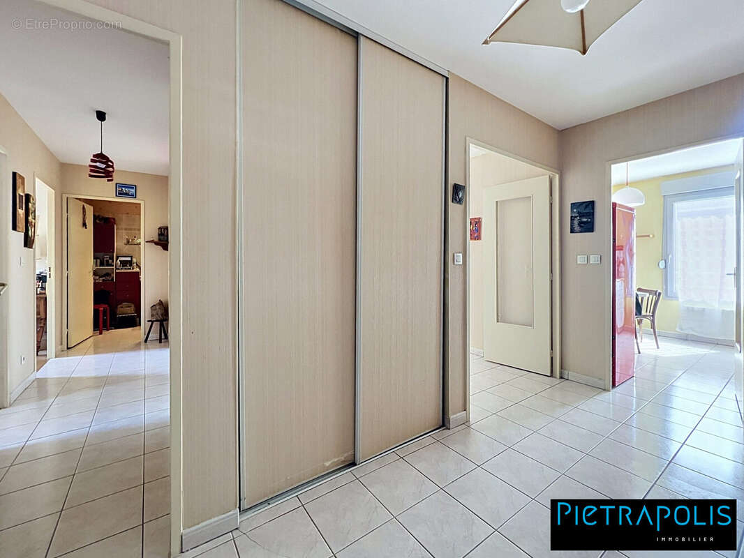 Appartement 83 m² à Oullins  - photo 4
