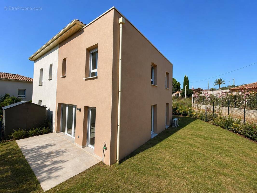 Maison à VENTABREN