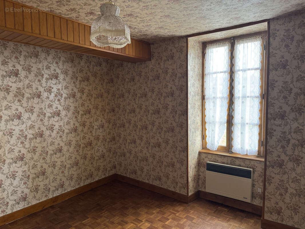 Maison à MONTREUILLON