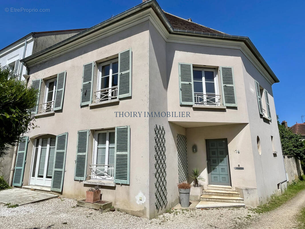 Maison à THOIRY