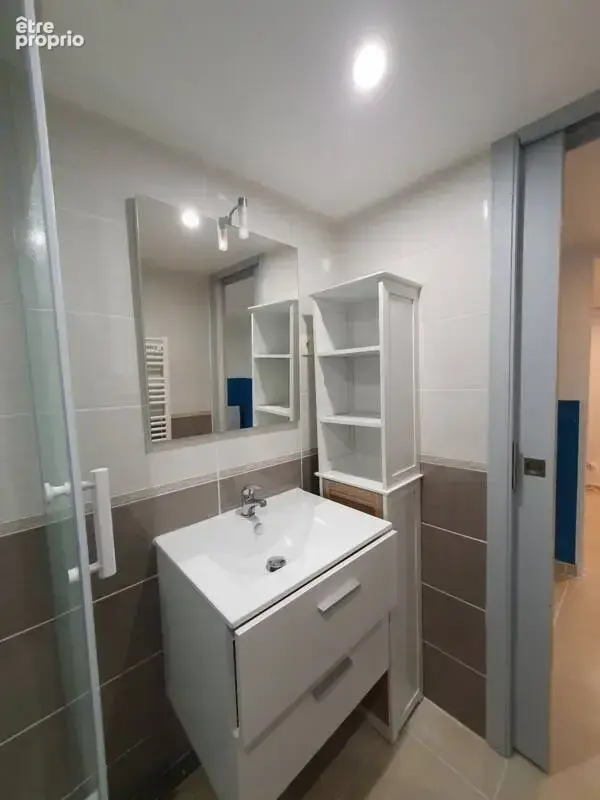 A vendre 1 studio (20,15 m2) et 1  deux pièces (33,05 m2) à 83190 Ollioules, meublés et tout équipé - photo 7
