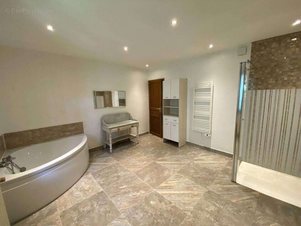 MAISON Type T5 de 188 m2 avec dépendance proche de Barbotan - photo 11