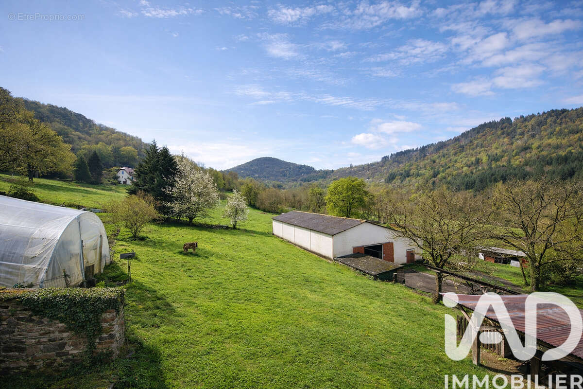 Maison 104 m² à Laval-De-Cere  - photo 2