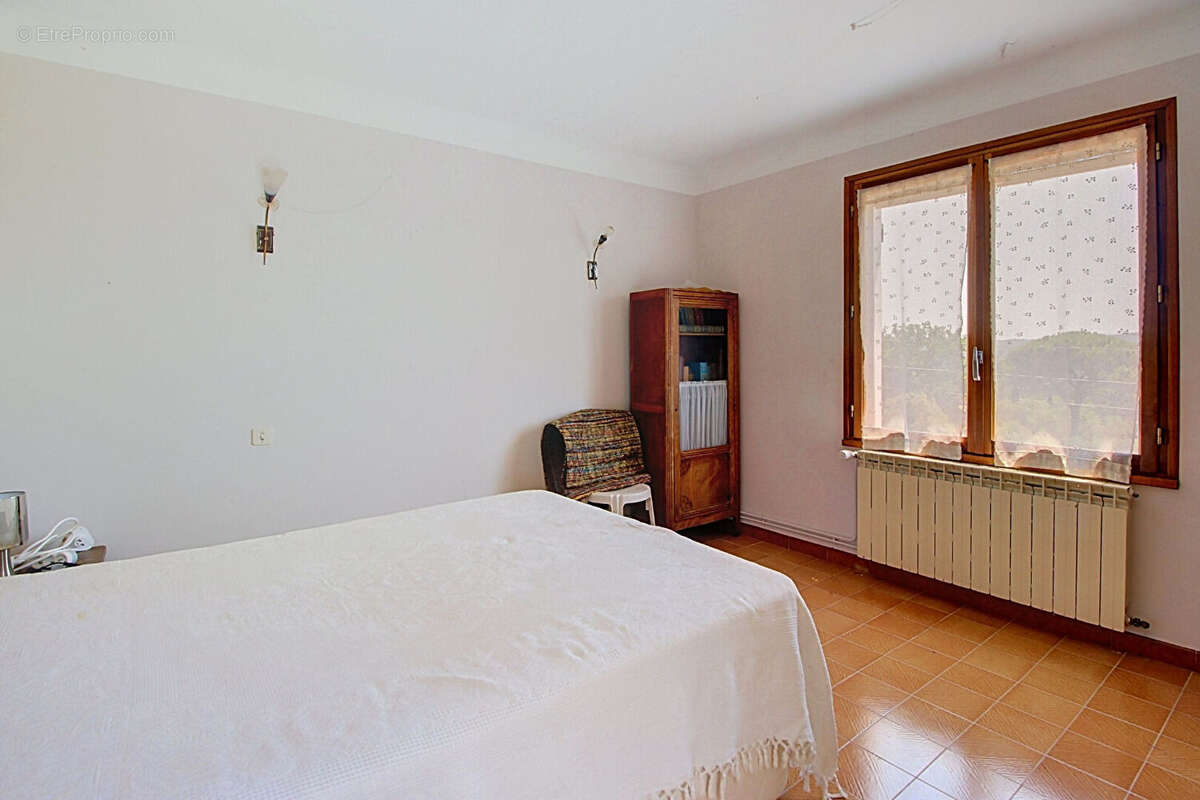 À vendre en exclusivité - lorgues - maison à fort potentiel de 83m²  avec une vue dominante et très grand garage 65m² - photo 10