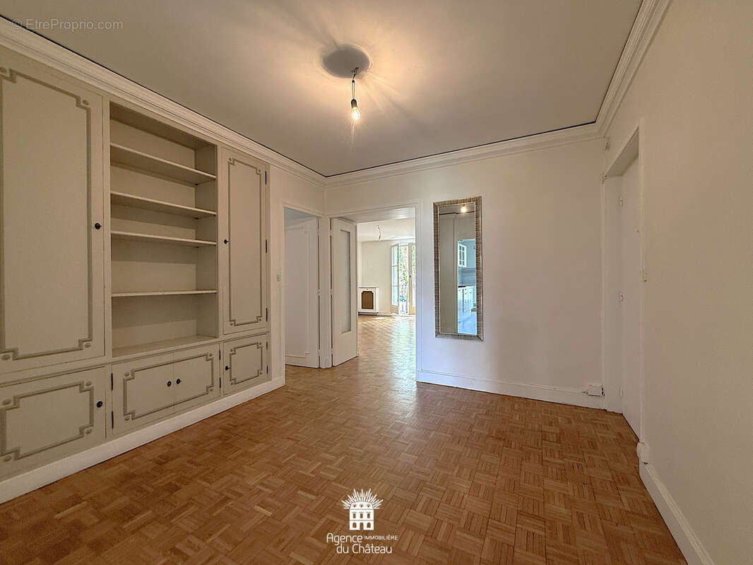 VERSAILLES AV DE PARIS - PARC MADAME ELISABETH  - 5P 125m2 traversant  Séjour Double - 3 Ch au calme absolu - photo 5