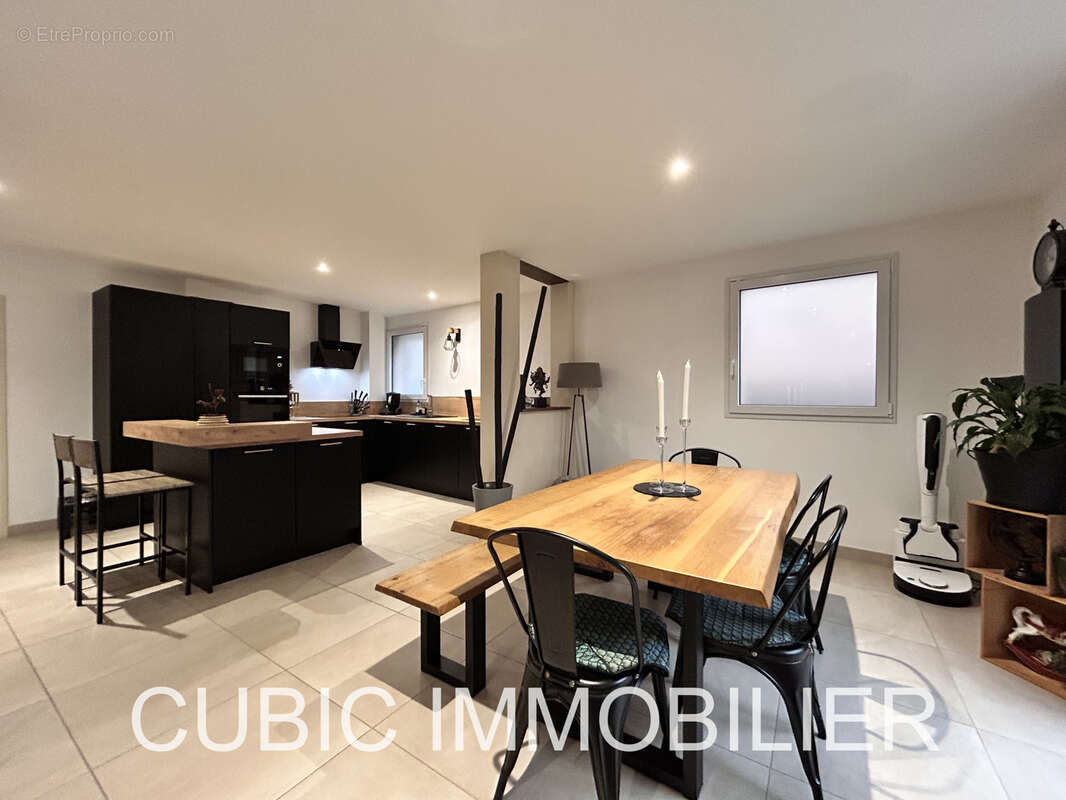 Maison à PONT-DE-VEYLE