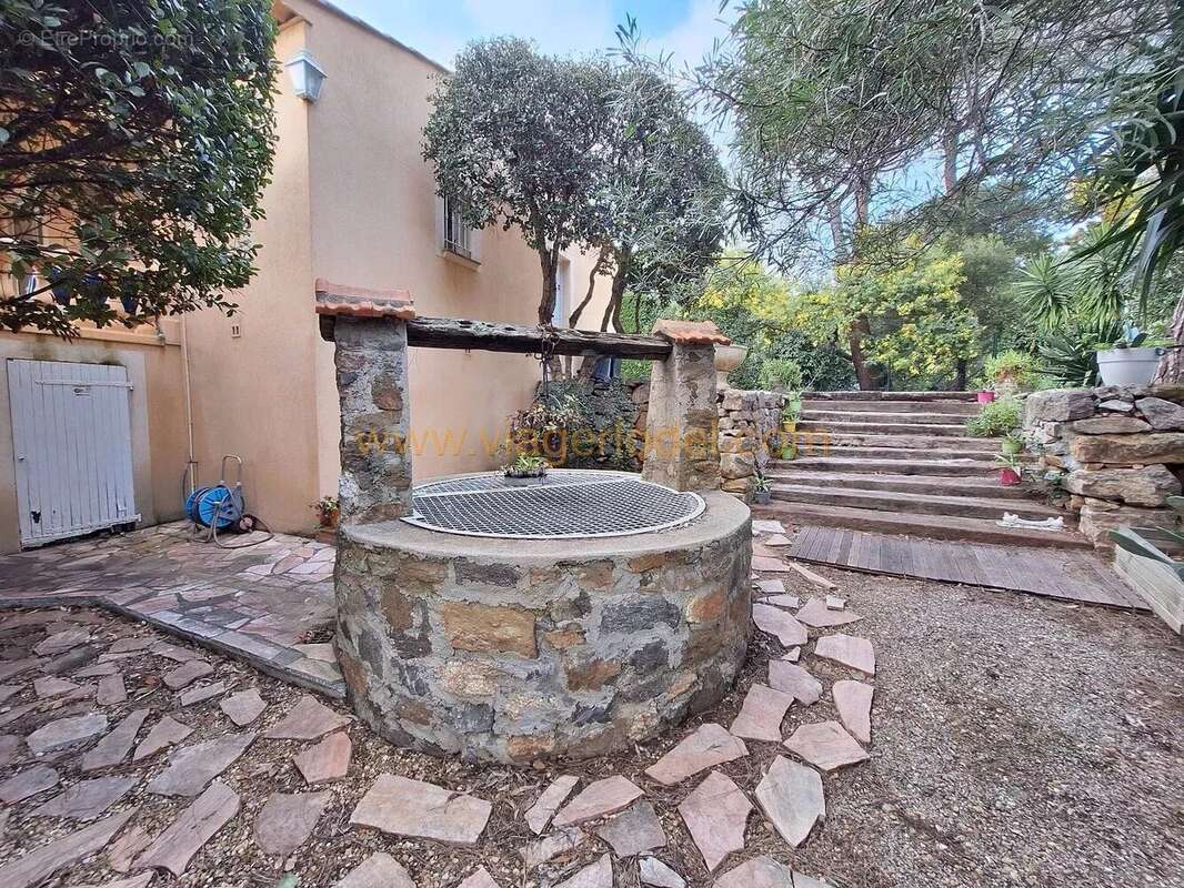 Maison à ROQUEBRUNE-SUR-ARGENS