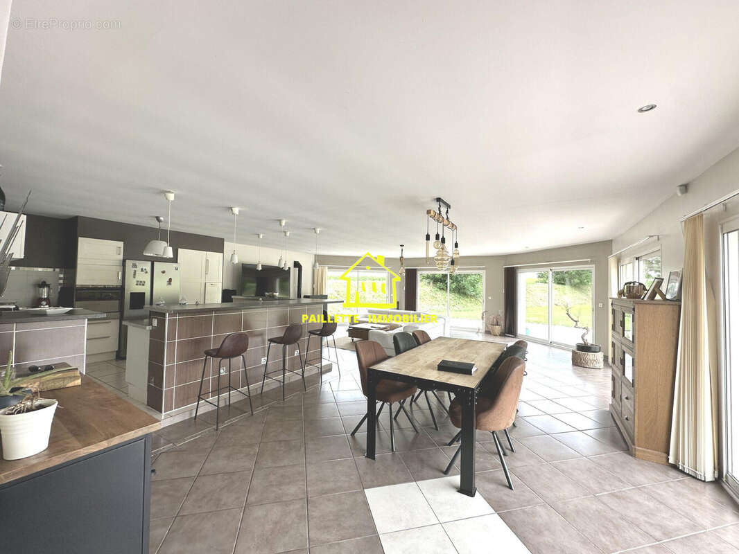 Maison 182 m² à Saint-Romain-De-Colbosc  - photo 3