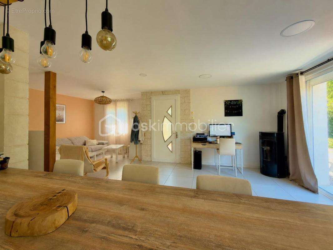 Orange – Maison de plain-pied entièrement rénovée avec jardin arboré et fort potentiel d'évolution - photo 9