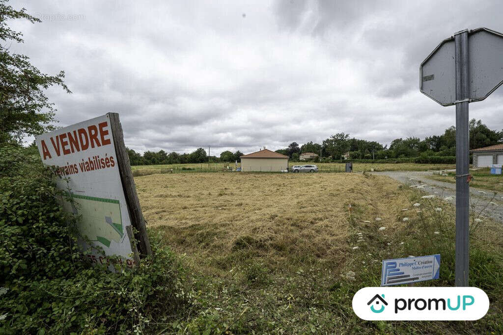 Terrain à SAINT-VICTURNIEN