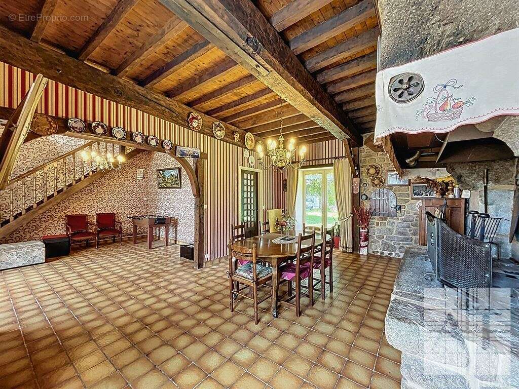 Maison à SAINT-DENIS-DE-GASTINES