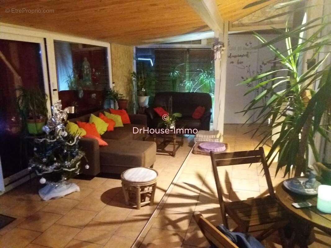 Maison à COURS-DE-PILE