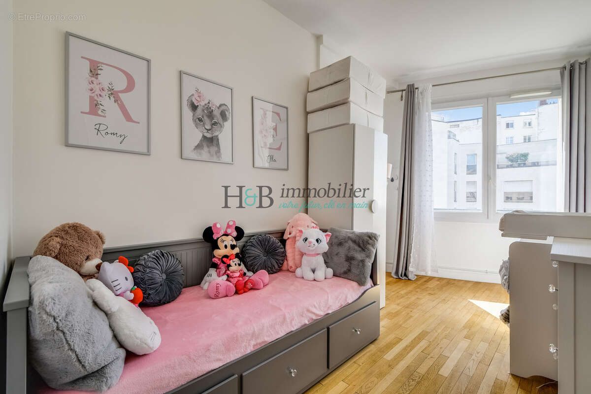 Appartement à PARIS-16E