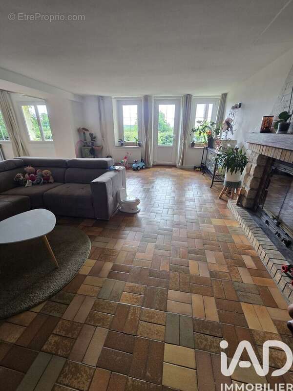 Maison 163 m² à Conde-En-Brie  - photo 5
