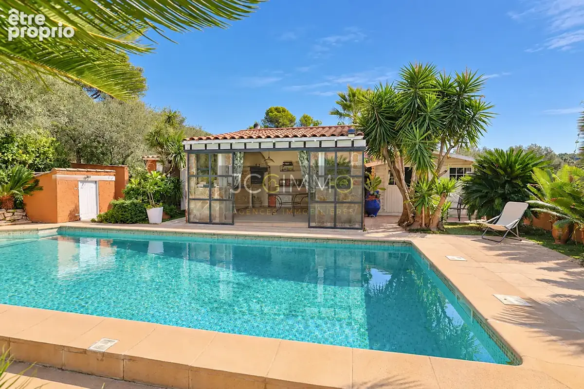 CARQUEIRANNE (BEAU VÉZÉ) - Maison T6 171 m2 - Terrain 5 202 m2 - Double Garage 43 m2 - Pool House - Piscine - - photo 2