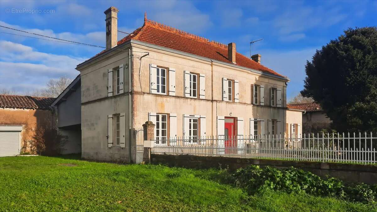 Maison à SAINT-FORT-SUR-GIRONDE