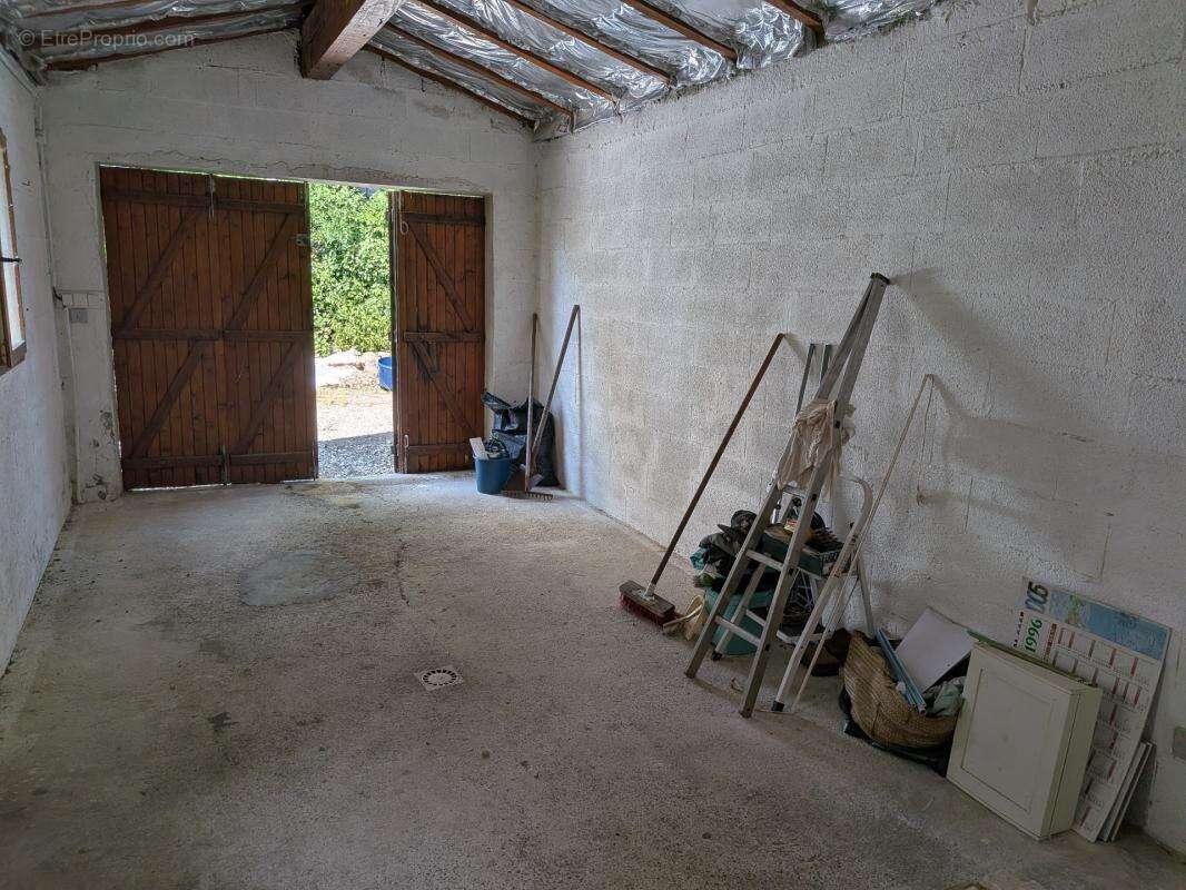 Maison de 90m2 sur jardin de 2020m2 à BESSE SUR ISSOLE (83) - photo 10
