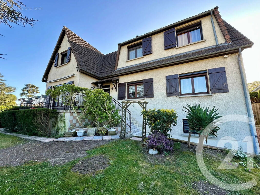 Maison à COUBRON