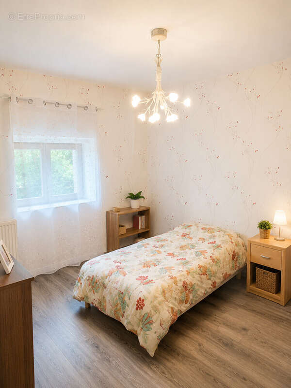 Une chambre - Maison à GERGY