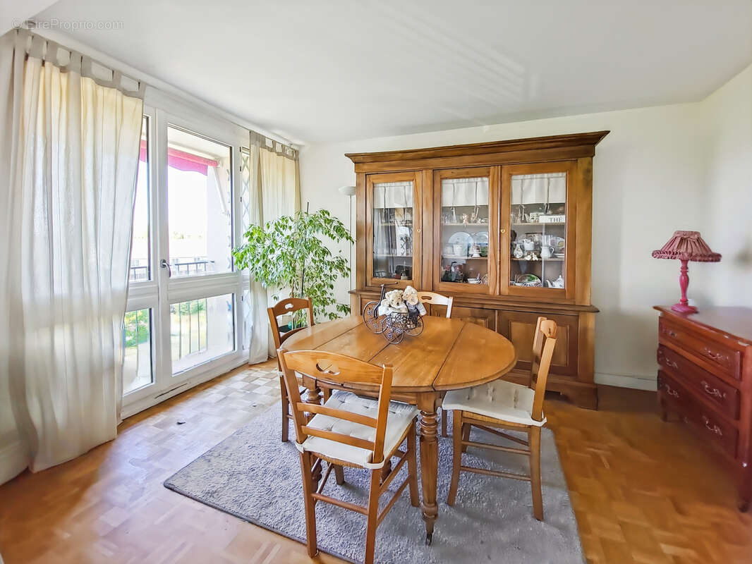 Appartement à CHILLY-MAZARIN