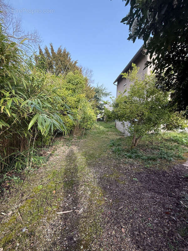 Maison à SAINT-PIERRE-LES-NEMOURS
