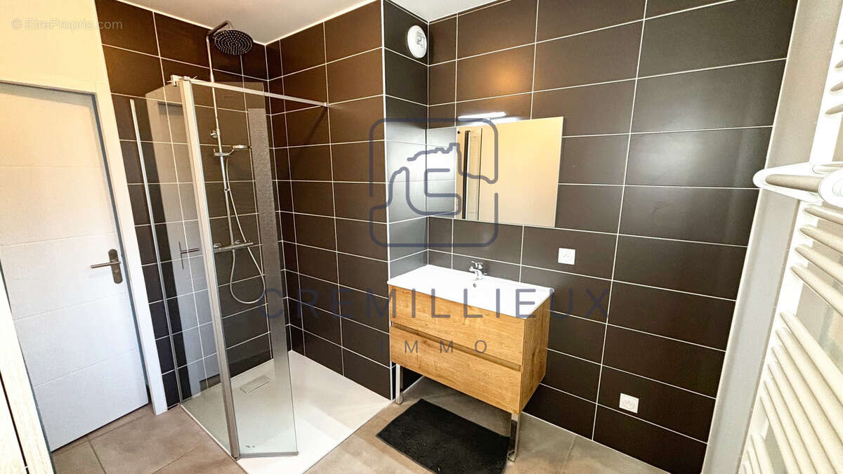 Appartement à GUILHERAND-GRANGES