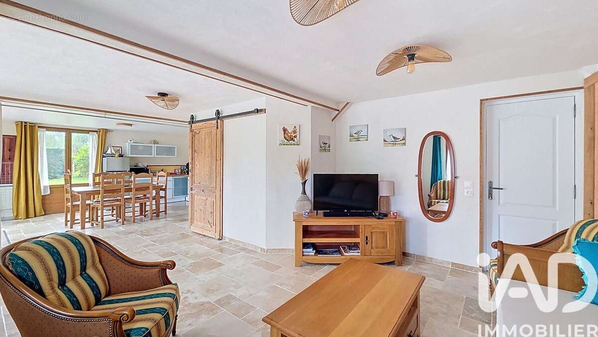 Maison 221 m² à Saint-Hymer  - photo 4