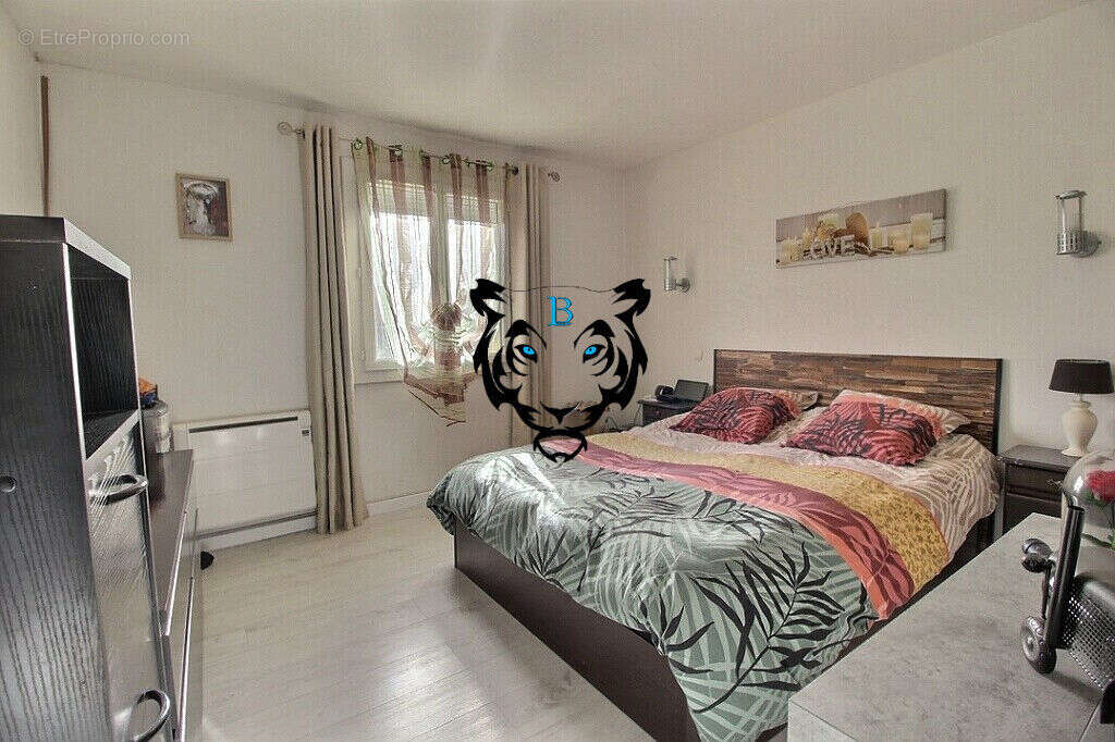 Maison à LE MUY