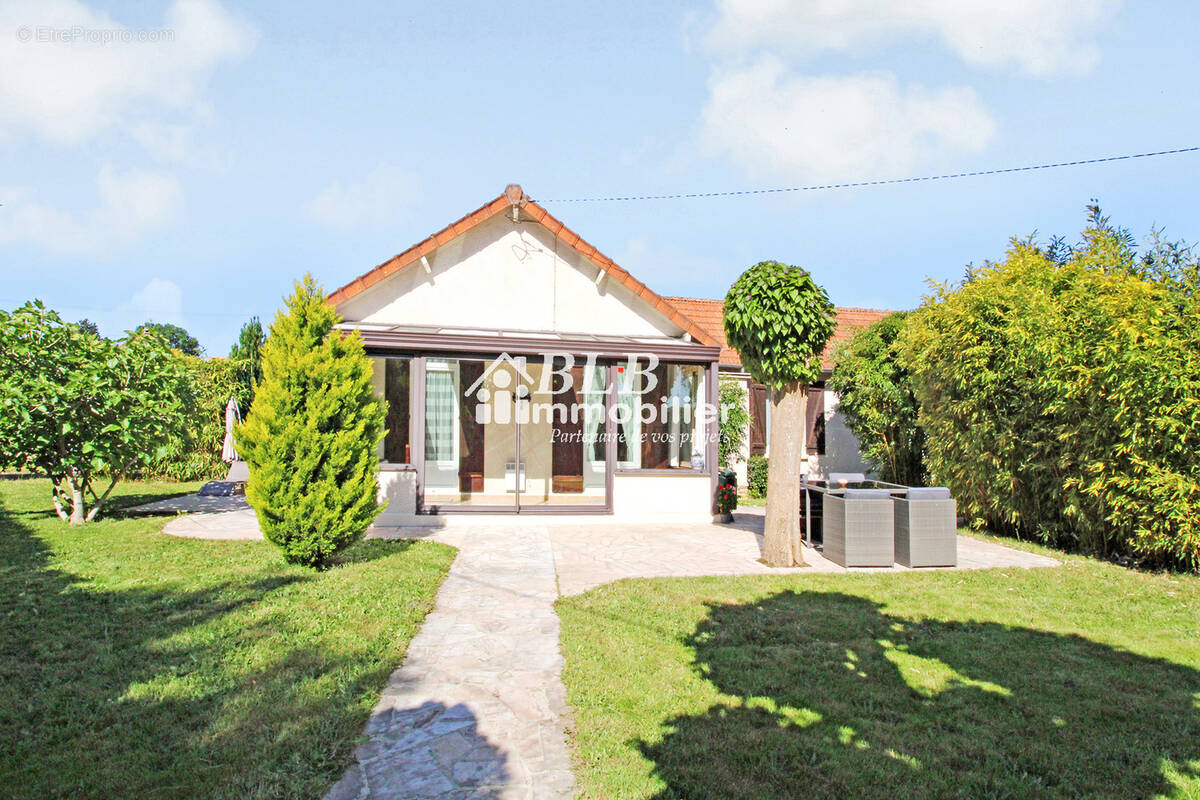 Maison de plain-pied 94m2  3 chambres + garage - photo 2