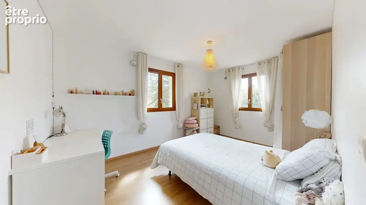 Pontchartrain, propriete dans un parc clos de murs avec piscine superbe, double garage et pool house. - photo 9