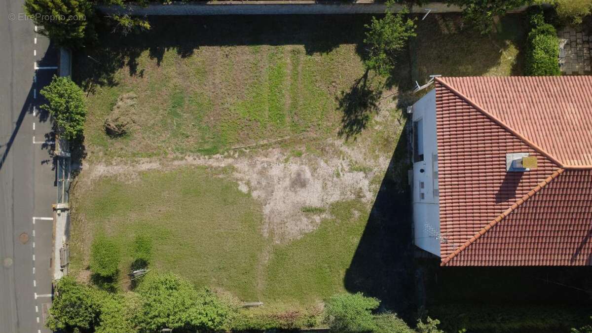 Terrain à SAUVIAN