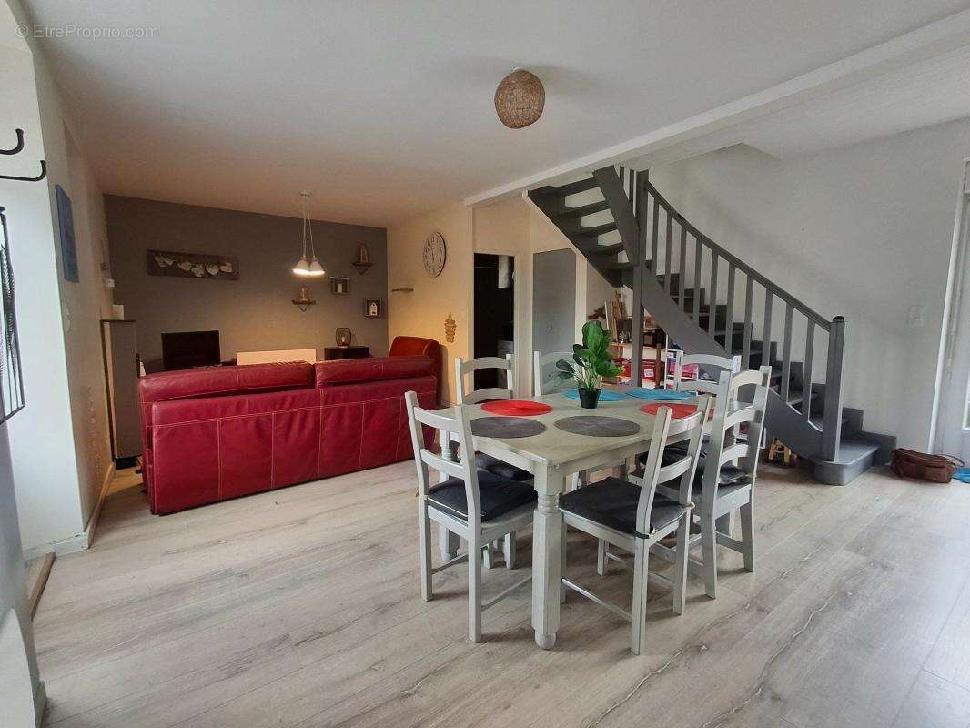 Maison à NOYAL-SUR-BRUTZ